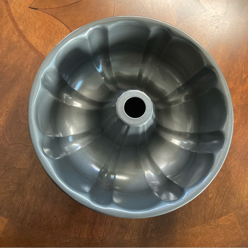NEW Teflon Bundt Cake Pan - Picture 2 of 11